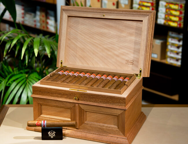 Juan Lopez Eminentes Humidor - 2016 - Suiza