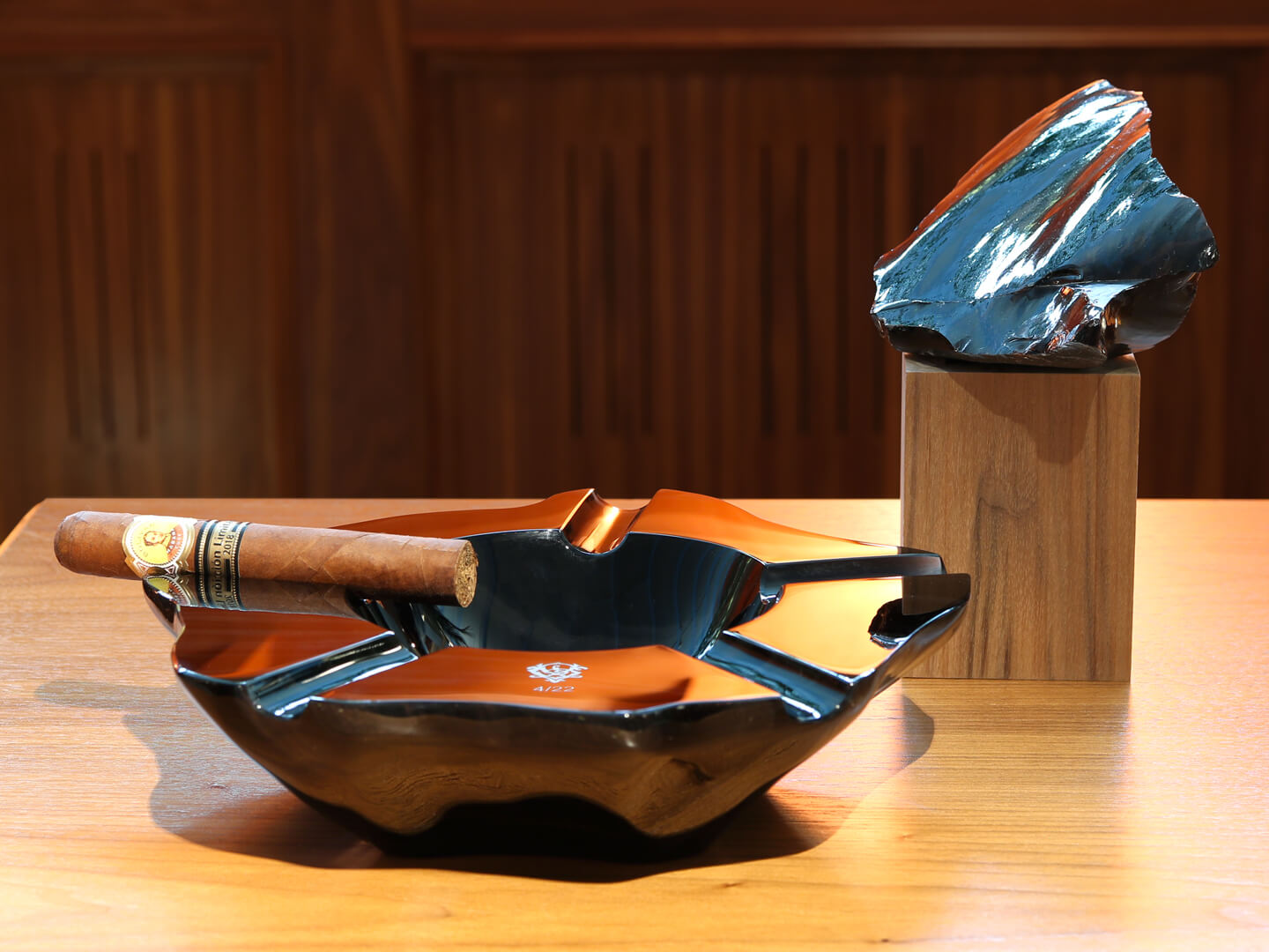 grauer-ashtray-in-obsidian-the-house-of-grauer-geneva-jpg