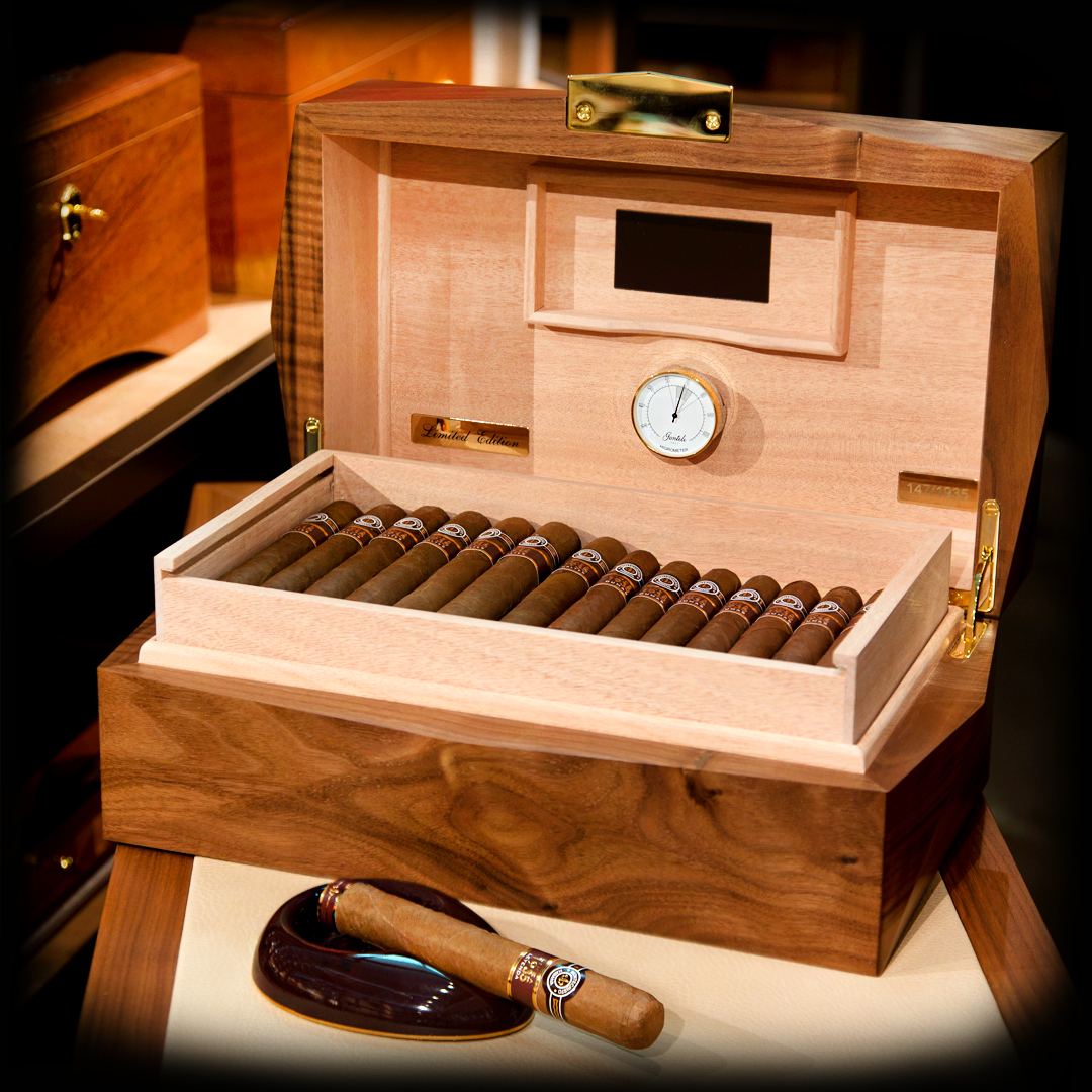 Montecristo Línea 1935 Humidor