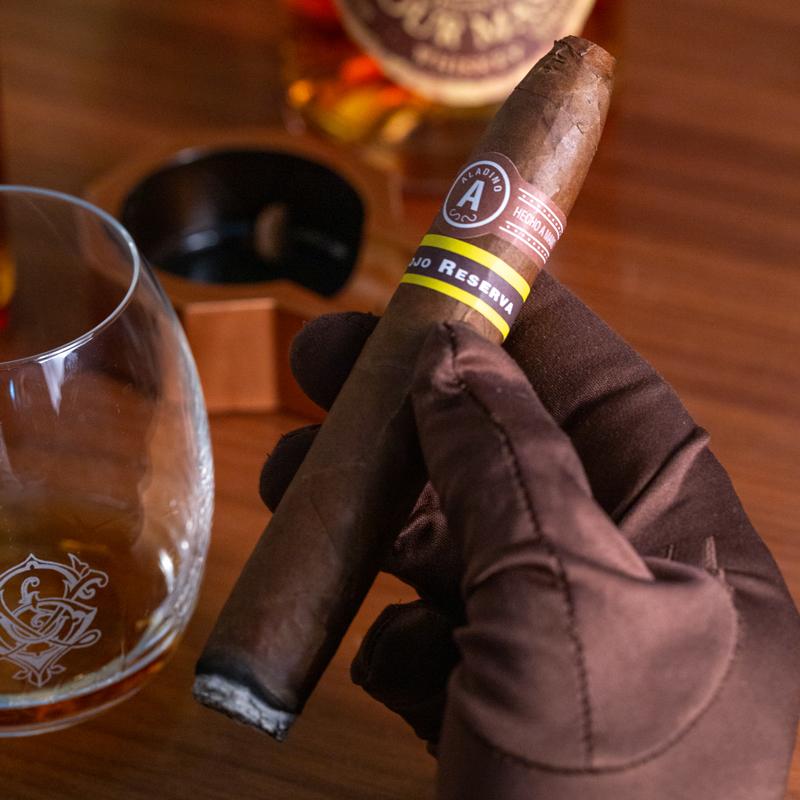 corojo-reserva-figurado-box