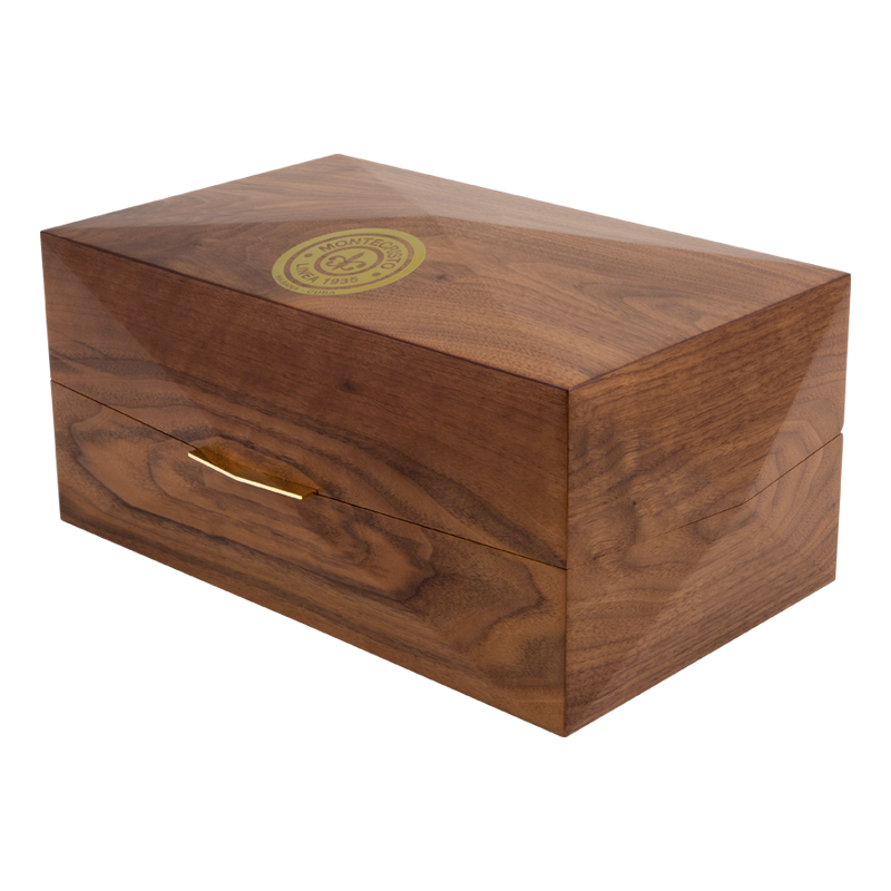 humidor-montecristo-linea-1935-with-ashtray-set