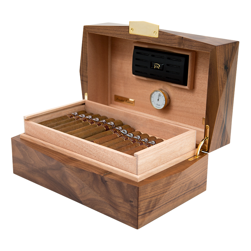 MONTECRISTO HUMIDOR - MONTECRISTO LINEA 1935 WITH ASHTRAY Set